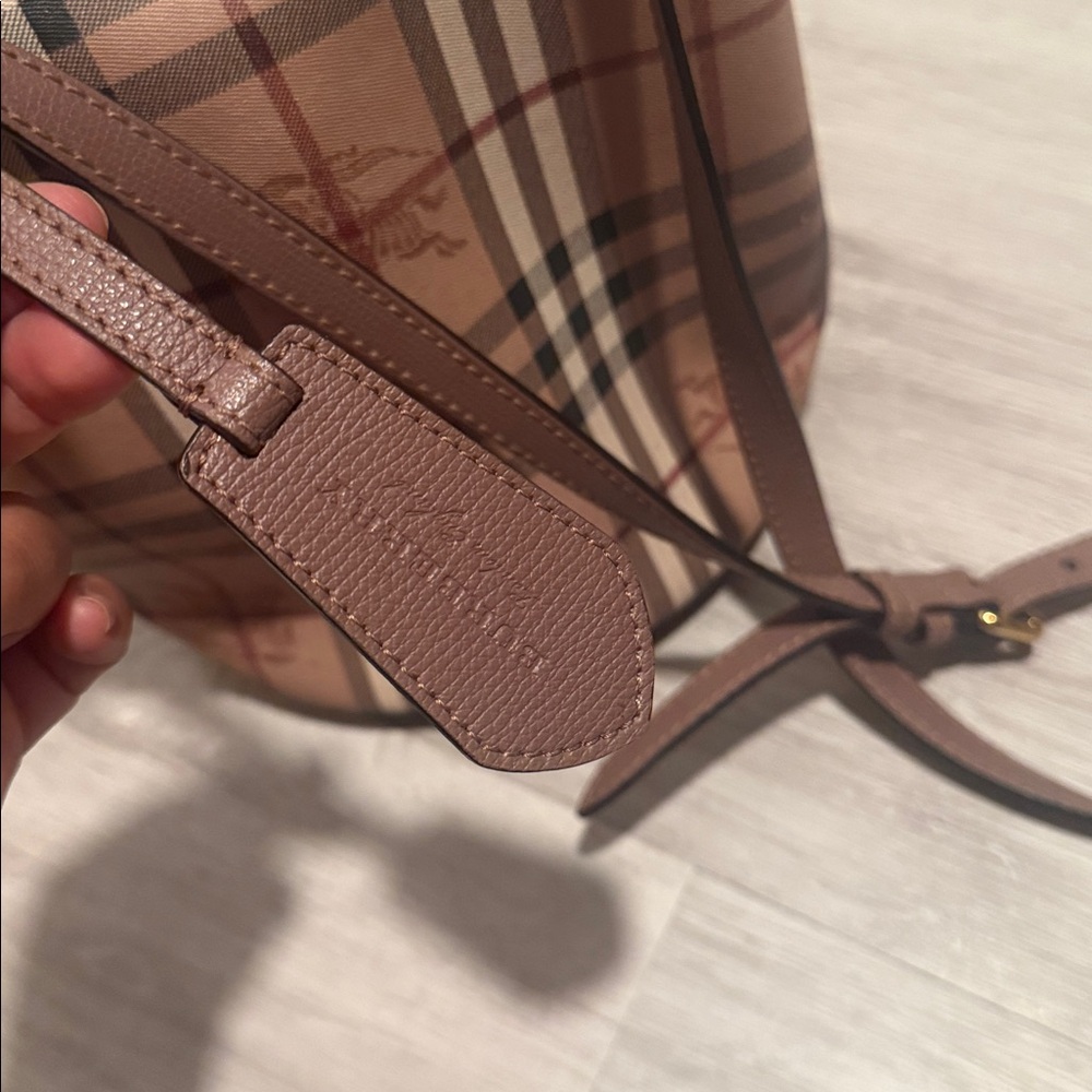Authentic Burberry Bucket Purse - Picture 4 of 6